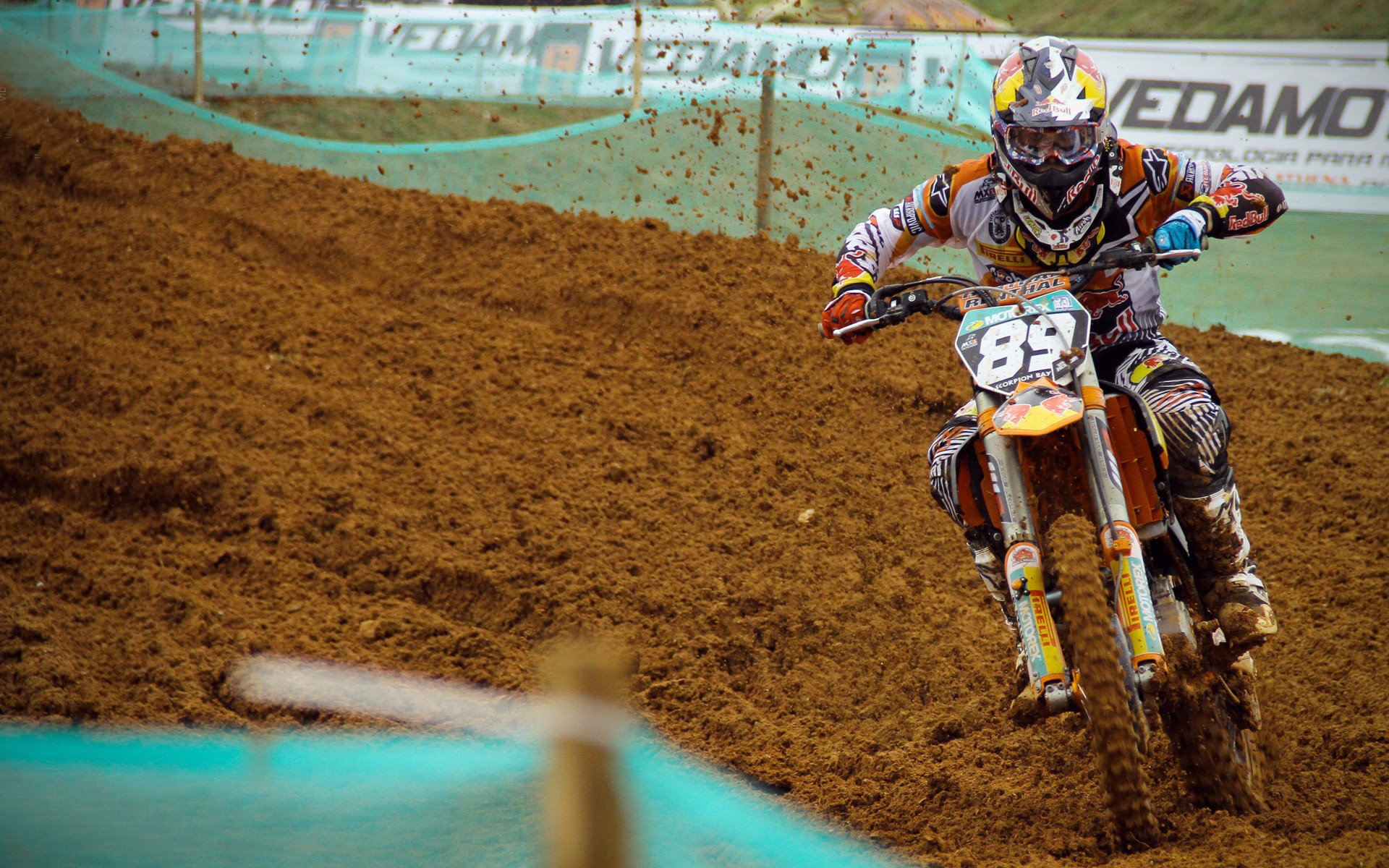 kaiyun体育综合-库里赛后与小球迷温情互动，库里和队友